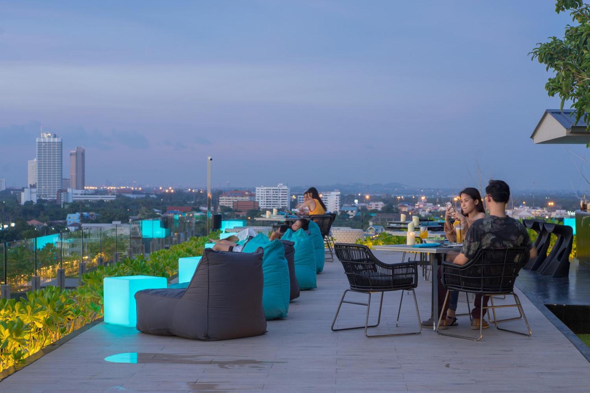 Cross Vibe Pattaya Seaphere Praia de Jomtien Exterior foto