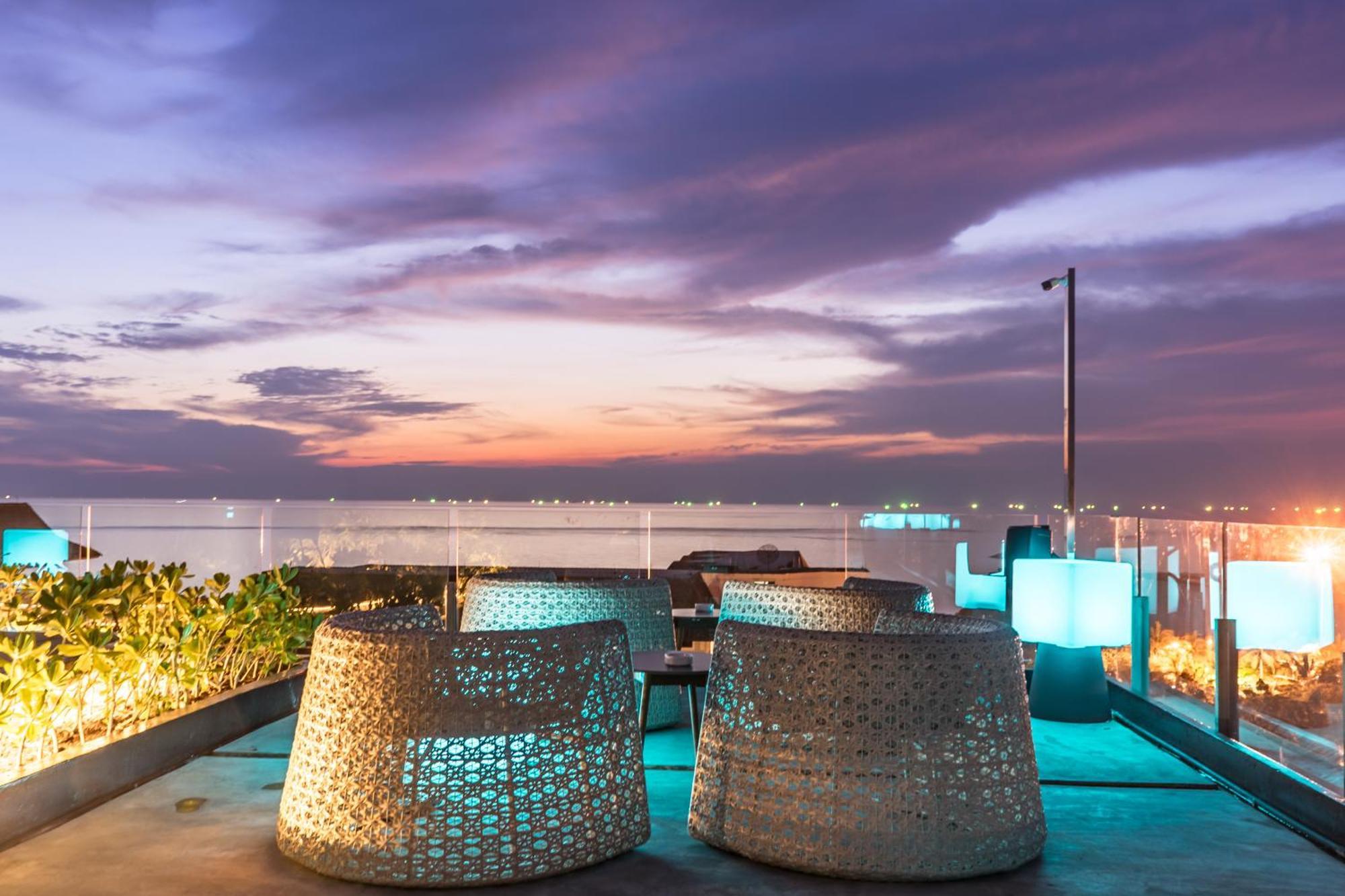 Cross Vibe Pattaya Seaphere Praia de Jomtien Exterior foto
