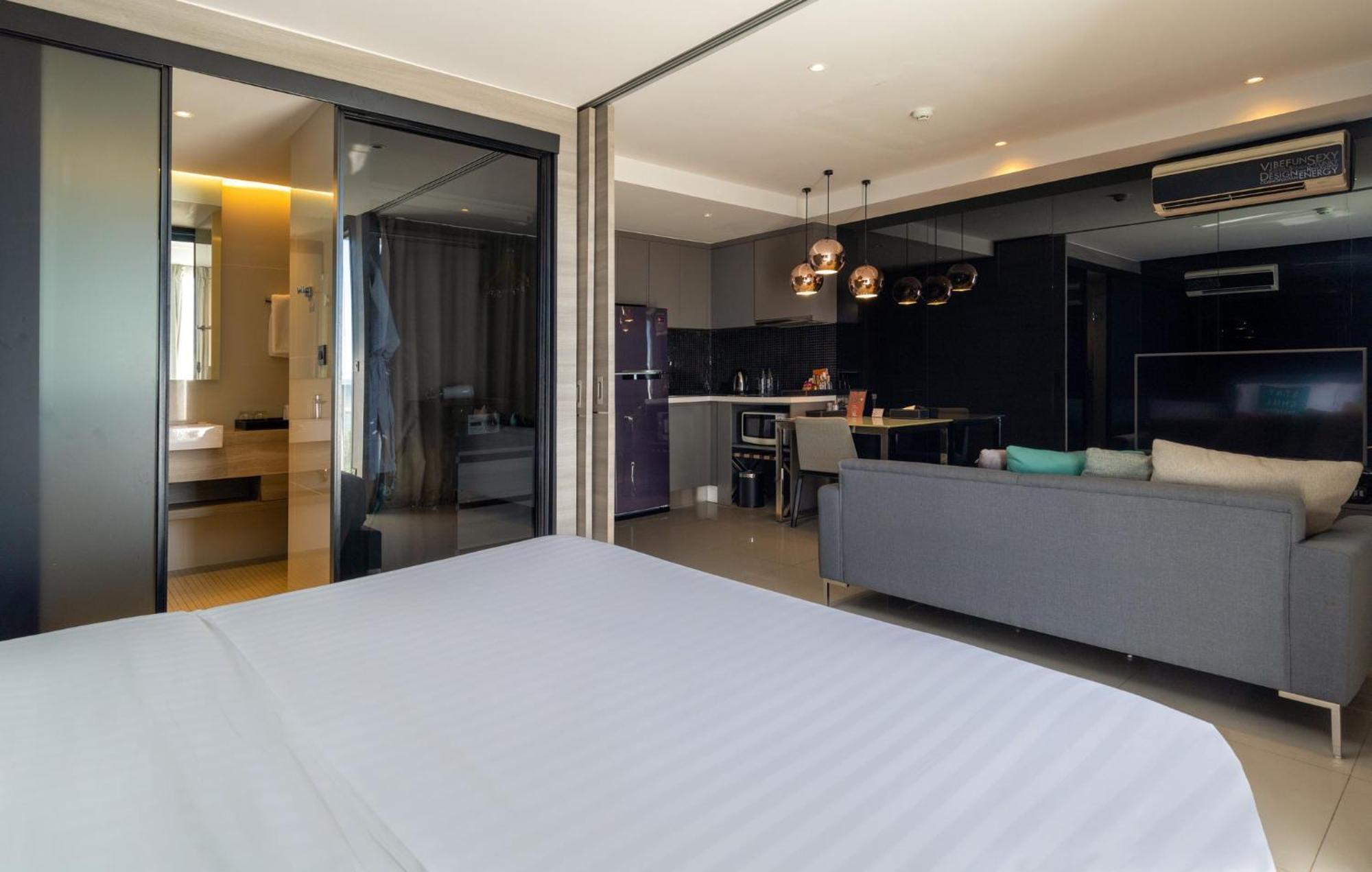 Cross Vibe Pattaya Seaphere Praia de Jomtien Exterior foto