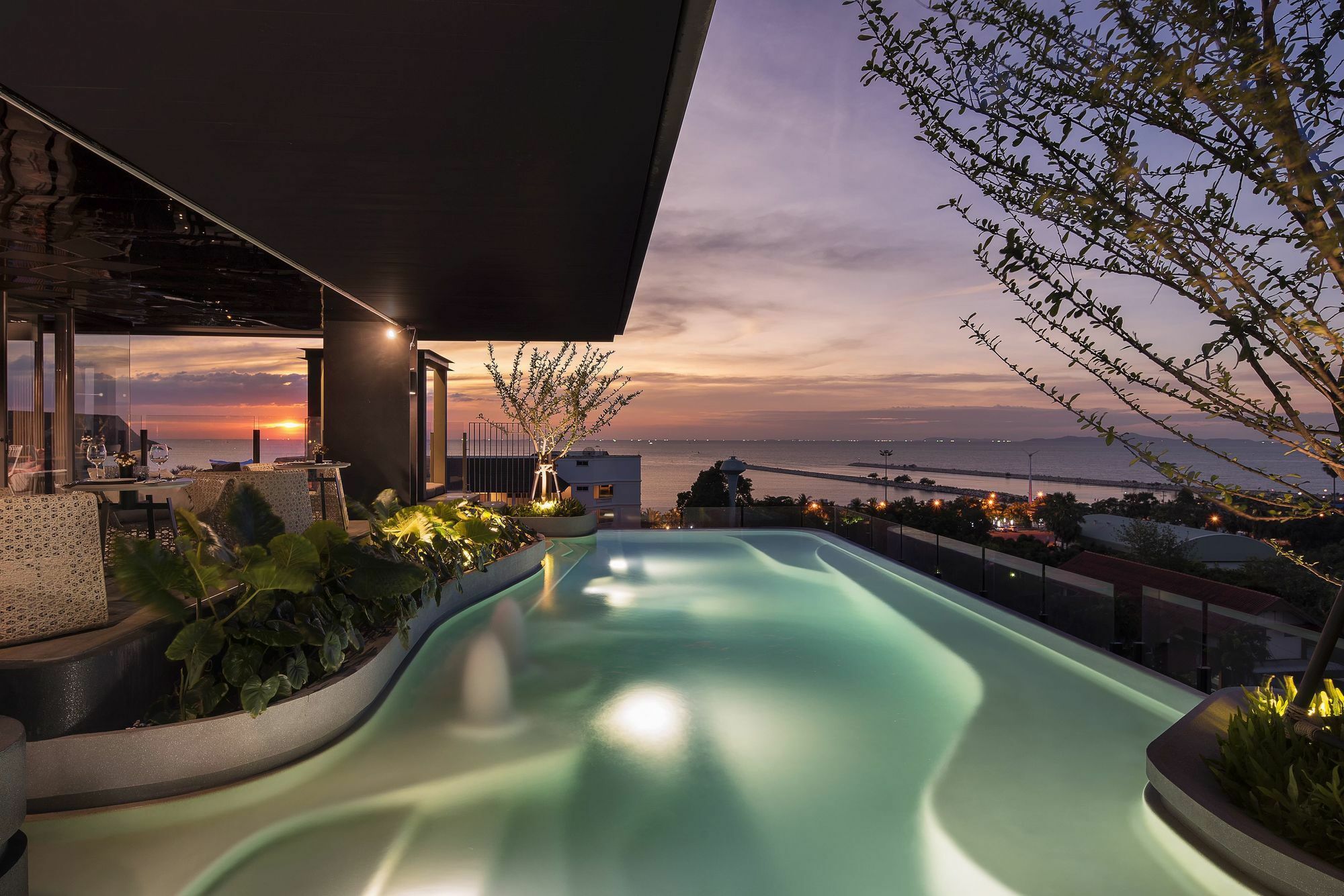 Cross Vibe Pattaya Seaphere Praia de Jomtien Exterior foto